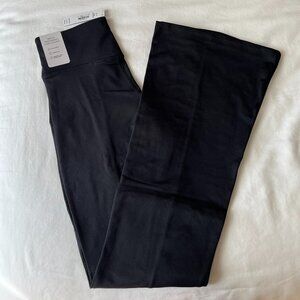 PINK Victoria's Secret Winter Flare Leggings NWT, Size S